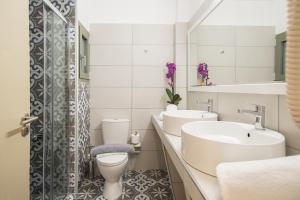 Bathroom sa V Hotel Delphi