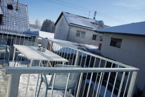 Balkón nebo terasa v ubytování Haus Allgäu Wohnung Wertachauen