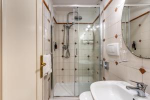 Koupelna v ubytování Hotel Emona Aquaeductus + 37 fotografií