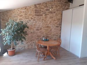 Φωτογραφία από το άλμπουμ του Maison restaurée à l'ancienne avec terrasse σε Jouques