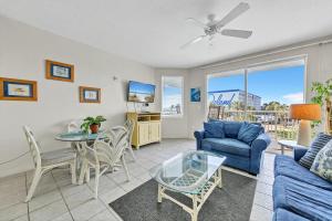 Posezení v ubytování Destin West Gulfside Two Bedroom with Bunks!!! Lazy River!!