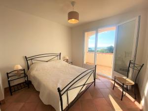 Giường trong phòng chung tại VILLA 5 pièces 8 couchages PORTICCIO +32 ảnh