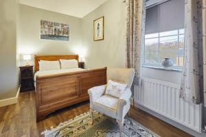 Кровать или кровати в номере Host & Stay - Butterfly Cottage