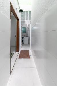 a hallway of a house with white walls at Casa Água Branca, Contagem - prox.arena MRV in Contagem