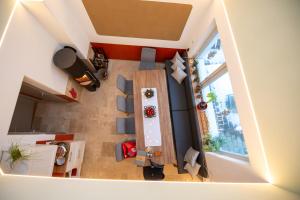 an overhead view of a small apartment with a living room at Haus Harry in Eisenach