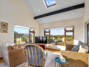Телевизор и/или развлекательный центр в Rugosa, Ballyconneely