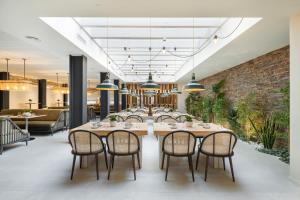 Un restaurante o sitio para comer en Sercotel EsteOeste