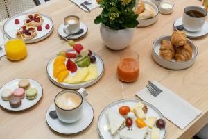 Comida en o cerca de este hotel