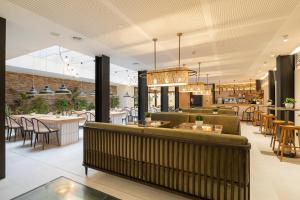 Un restaurante o sitio para comer en Sercotel EsteOeste