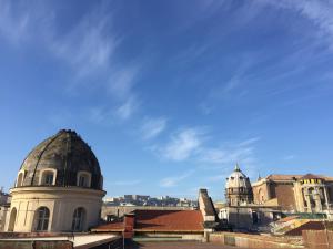 拿坡里的住宿－Relais Old Naples from a terrace，从建筑物屋顶上可欣赏到风景