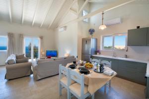 a kitchen and living room with a table and a couch at West Forest House in Magaziá