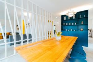 a living room with a wooden table and blue cabinets at Surf & Sea Suites in Parede
