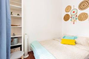 Posteľ alebo postele v izbe v ubytovaní Annicku's Stylish Budapest Apartment