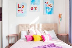 Posteľ alebo postele v izbe v ubytovaní Annicku's Stylish Budapest Apartment