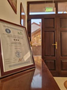 a sign sitting on a counter in front of a door at Gemasoti House in Drobeta-Turnu Severin