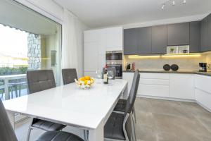 Kuchyň nebo kuchyňský kout v ubytování New Apartment Lazise
