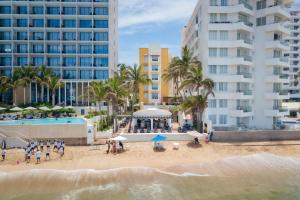 a view of the beach and buildings at Best Western Hotel Posada Freeman Zona Dorada in Mazatlán