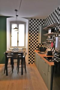 Reštaurácia alebo iné gastronomické zariadenie v ubytovaní Bergamo tra alta e bassa: ST apartments