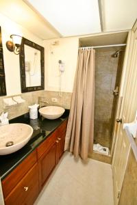 Bathroom sa Ocean Reef Yacht Club & Resort