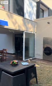 Foto dalla galleria di Luxury villa with a heated indoor pool and direct access to the beach a Nabeul