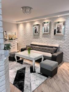 a living room with a couch and a coffee table at Apartament Zamojski Młyńska in Zamość