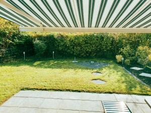 an overhead view of a backyard with a pergola at Fewo Rosalie in Norddeich
