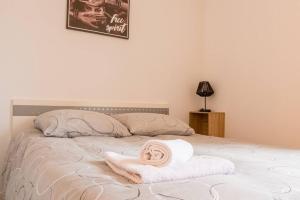 Posteľ alebo postele v izbe v ubytovaní Le petit Lodge