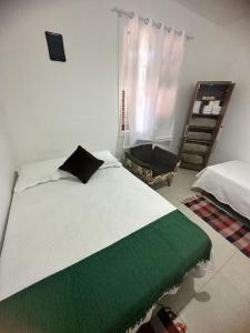 Cama ou camas em um quarto em Hospedagem Espaço Rose Souza - Centro Histórico de Petrópolis - Aluguel de quartos
