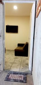 a room with a couch sitting in a hallway at Casa Andrea. Crucecita Huatulco. in Santa Cruz Huatulco