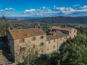 an aerial view of a building with mountains in the background at Agriturismo Antico Borgo Montacuto in Pari