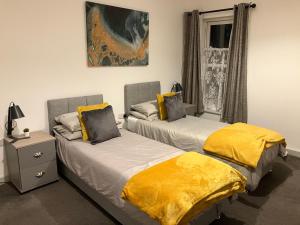 Photo de la galerie de l'établissement Lancing Apartments 2 Bedrooms, Sleeps 5 to 6 First floor Slough M4 Legoland, à Slough