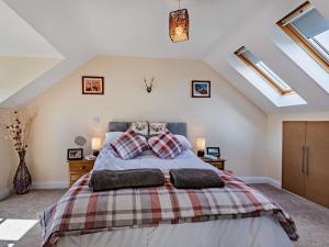 a bedroom with a bed with two pillows on it at 3 Bed in Watchet 83532 in Watchet
