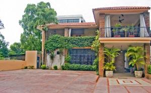 a house with a lot of plants on it at Hotel Plaza Kavia in Santo Domingo