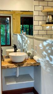 a bathroom counter with two sinks and a mirror at Loft novo em Morro de São Paulo in Morro de São Paulo