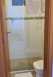 Apto completo praia Caioba tesisinde bir banyo