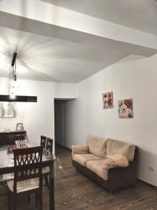 a living room with a couch and a table at Casa Anseramo in Bisceglie