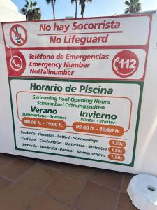 a sign for a no may scottish nolez w obiekcie Parque Santiago 2 Pure Home Tenerife w Aronie