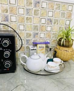 a tea pot and cups on a tray on a counter at Villa Dilinga in Galle