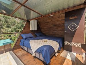 a bedroom in a tent with a bed in it at Mamaterra Glamping in Macanal