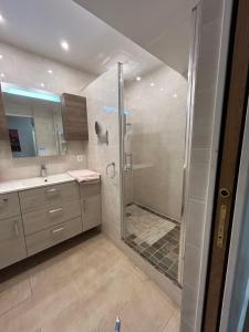 a bathroom with a shower and a sink at Disney 3 mn, 14 people , 4 bedrooms, 2 parkings privés in Chessy +101 photos