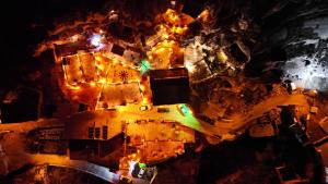 una vista aérea de una ciudad por la noche en Cappadocia Nar Cave House & Swimming Pool, en Nevşehir