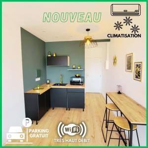 a kitchen with a table and a dining room at Le studio tendance in Albi