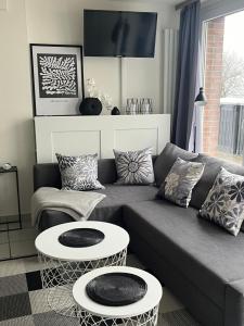 a living room with a couch and two tables at kleine Flora - Apartment in Minden