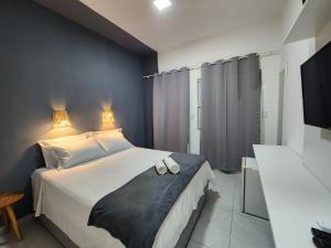 Eco House Gaivota - Cond Ville Portal das Dunas客房内的一张或多张床位