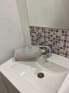 a bathroom sink with a towel on top of it at * Cosy & Netflix Proche Centre * in Nantes