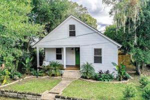 a white house with a green door at Downtown Historic Charmer in Saint Augustine