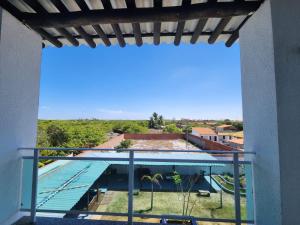 Eco House Gaivota - Cond Ville Portal das Dunas内部或周边的泳池