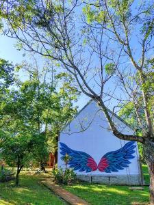 a mural of a bird painted on the side of a building at FutePoll in Teresa