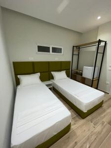Rúm í herbergi á Hotel Rai