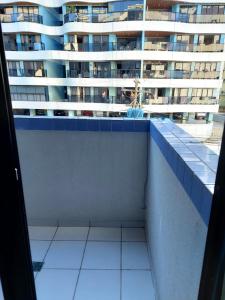 uma vista a partir de uma janela de um edifício em Apart Neo 212 em Maceió